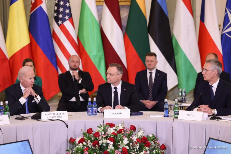 „Jesteście na pierwszej linii frontu naszej zbiorowej obrony” – mówi Biden do przywódców wschodniego NATO w Warszawie