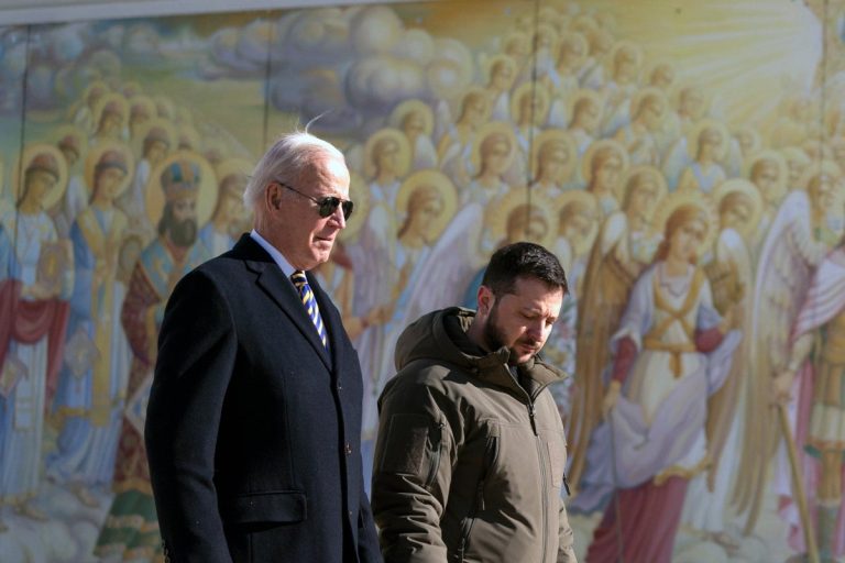 Biden gromadzi sojuszników, gdy wojna na Ukrainie staje się bardziej skomplikowana