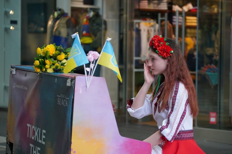 Ukraiński pianista występuje w Liverpoolu z okazji rocznicy rosyjskiej inwazji