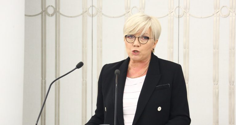 Szef polskiego Trybunału Konstytucyjnego odpiera próbę usunięcia jej przez zbuntowanych sędziów