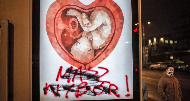 Polskie partie opozycyjne wzywają do referendum w sprawie prawa aborcyjnego