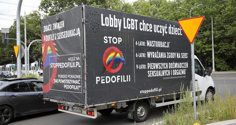 Szef polskiego ugrupowania konserwatywnego skazany za zniesławienie za anty-LGBT retorykę