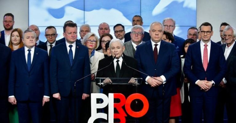 „Przyszłością jest Polska”: partia rządząca rozpoczyna kampanię wyborczą tysięcy spotkań