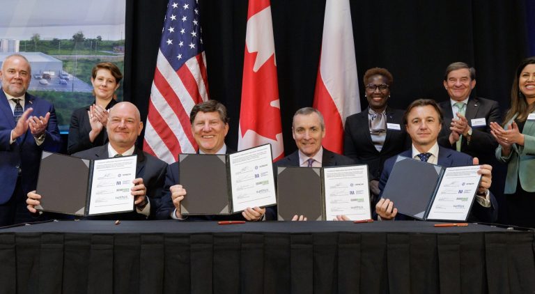 Amerykańskie, kanadyjskie i polskie firmy podpisują kontrakty na rozwój reaktorów jądrowych