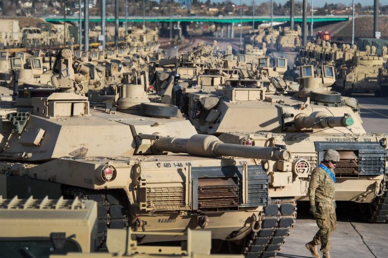 USA przyspieszają dostawy czołgów Abrams do strefy działań wojennych na Ukrainie
