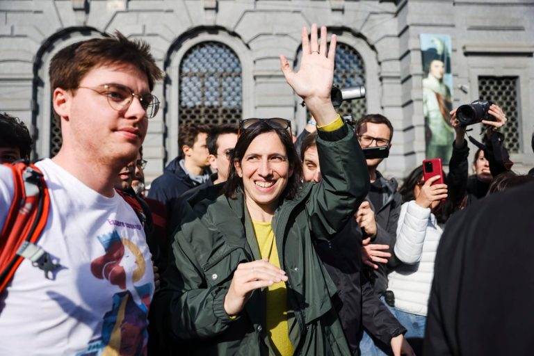 We Włoszech Demokraci uderzają w głowę, ograniczając prawa rodziców LGBTQ
