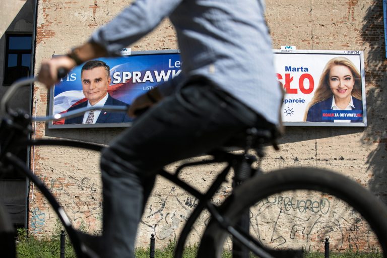 Polscy „symetryści” wyróżniają się w spolaryzowanym krajobrazie politycznym