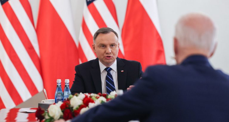 Sąd Najwyższy oczyścił pisarza z zarzutu znieważenia prezydenta Polski przez nazwanie go „kretynem”