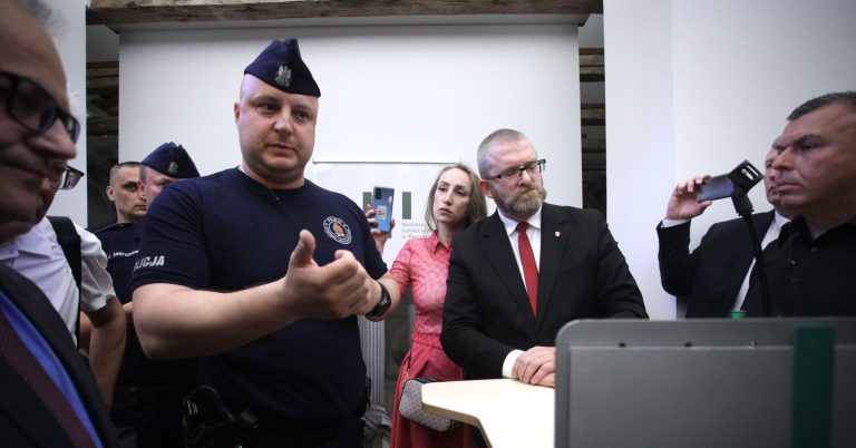 Skrajnie prawicowy poseł zmusza do rezygnacji z wykładu naukowca o Holokauście w Instytucie Niemieckim w Warszawie
