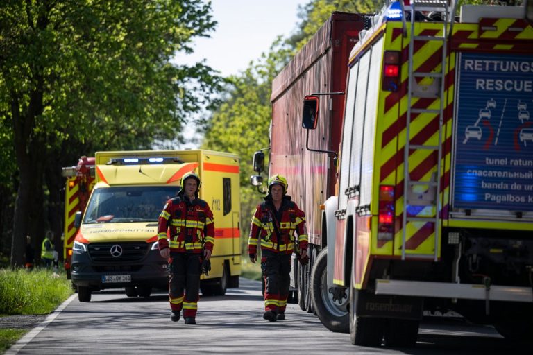 Ciężarówka uderza w polski autobus w Niemczech, raniąc dziesiątki osób