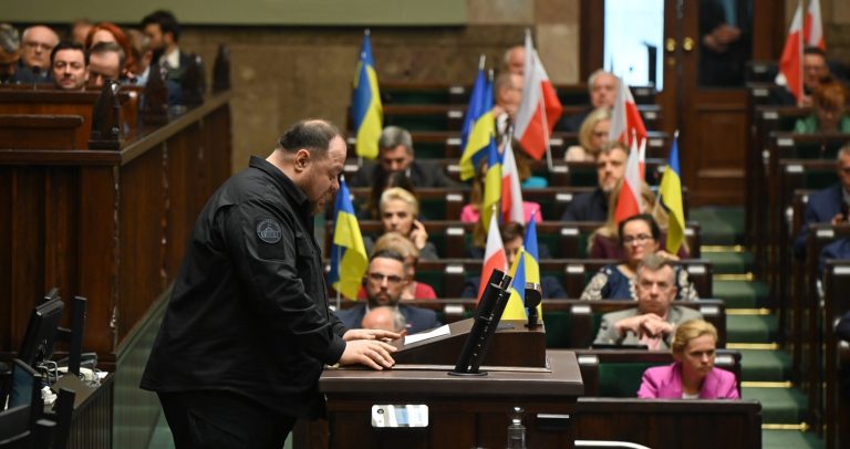 „Rozumiemy twój ból” z powodu masakry podczas II wojny światowej, ukraiński przywódca powiedział polskiemu parlamentowi