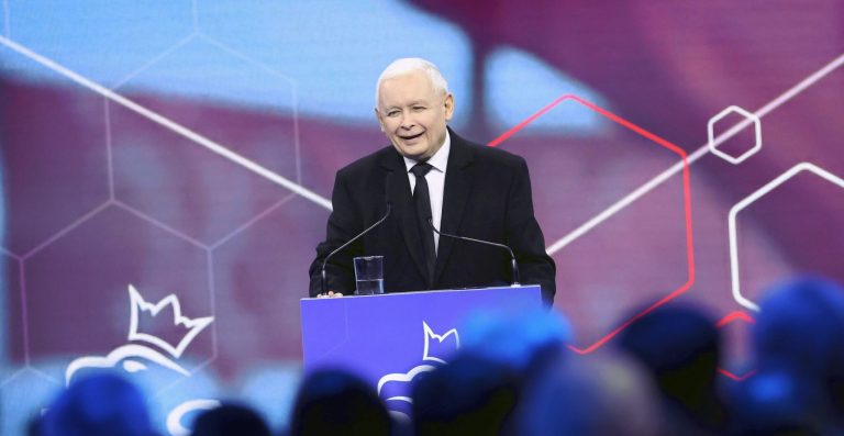 Polska partia rządząca zapowiada podwyżkę sztandarowego zasiłku rodzinnego przed wyborami