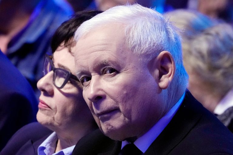 Lider partii rządzącej w Polsce obiecuje wyborcom więcej korzyści przed jesiennymi wyborami