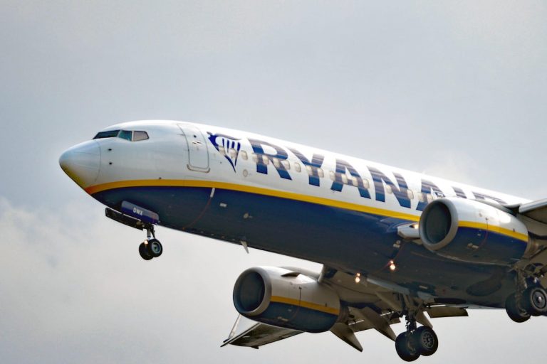 Ryanair odnotowuje roczny zysk w wysokości 1,2 miliarda funtów, ponieważ ceny biletów rosną