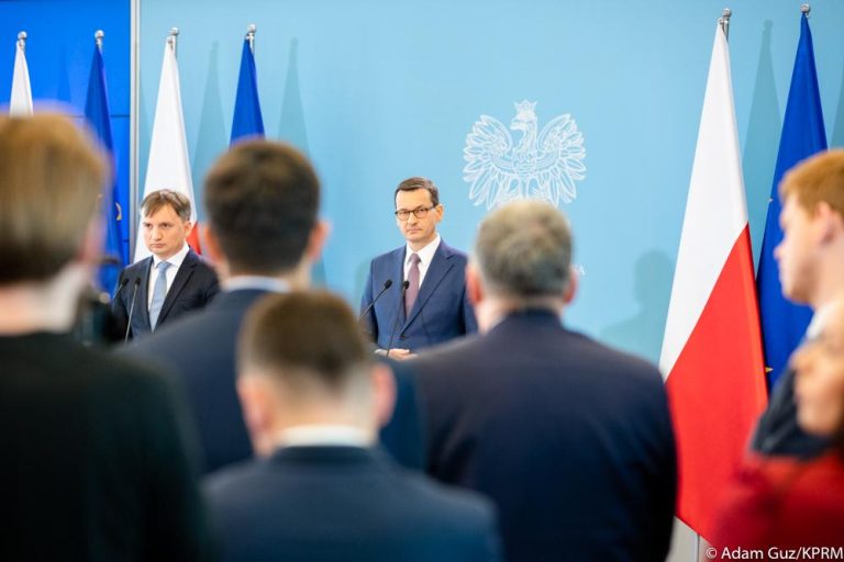Reformy sądownictwa „nie poszły dobrze” – mówi polski premier, obwiniając ministra sprawiedliwości