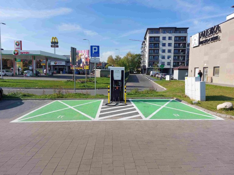 Polski gigant dostawczy InPost stworzy sieć stacji ładowania pojazdów elektrycznych