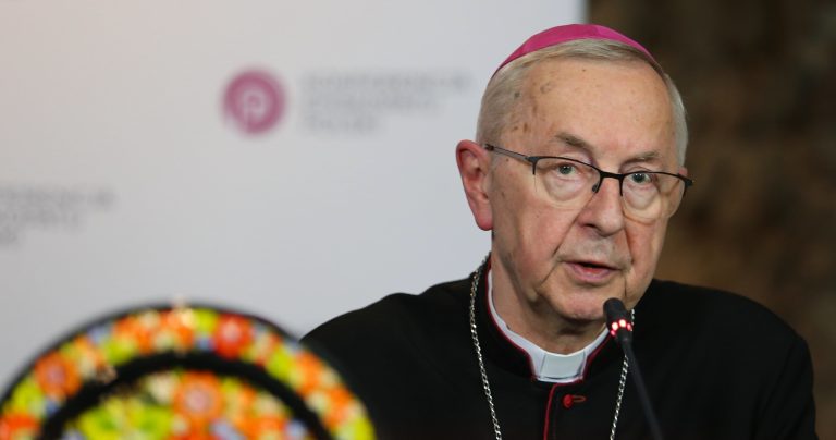 Posłowie, którzy głosują za aborcją, nie mogą przystępować do komunii świętej – mówi szef Episkopatu Polski