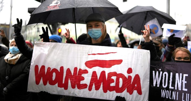 Dziesiątki polskich mediów wspólnie potępiają podejmowane przez władze próby ograniczania wolności dziennikarskiej