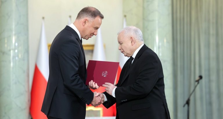 Kaczyński ponownie dołącza do polskiego rządu w obliczu napięć przedwyborczych