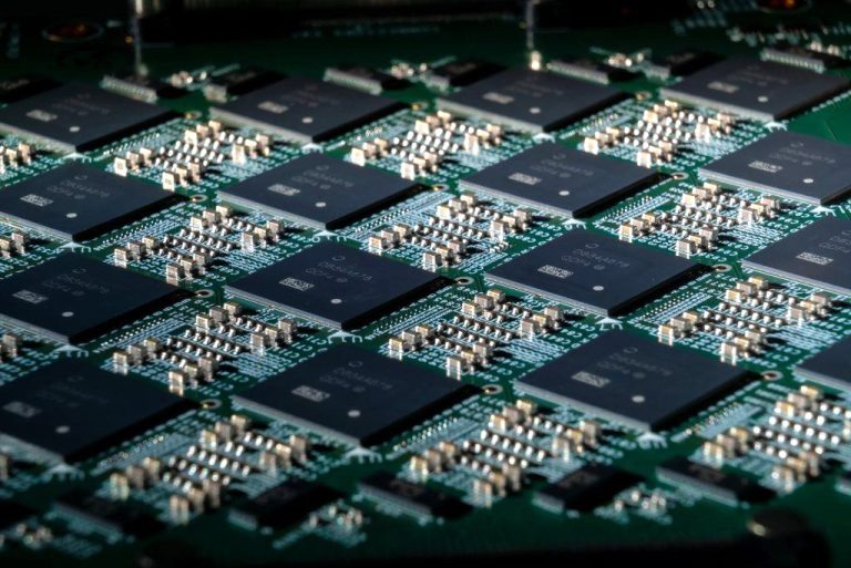 Intel zbuduje w Polsce fabrykę chipów o wartości 4,6 miliarda dolarów