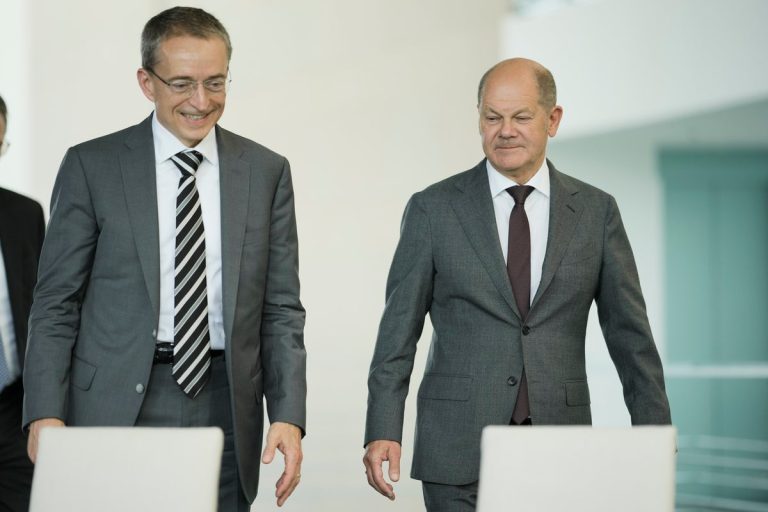 Intel i Niemcy podpisują umowę na inwestycję w fabrykę chipów o wartości 32,8 miliarda dolarów