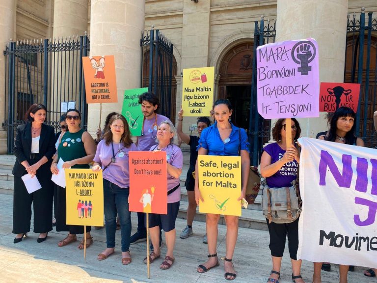 Maltańscy prawodawcy głosują nad złagodzoną ustawą aborcyjną, ponieważ koalicje pro-choice wycofują poparcie