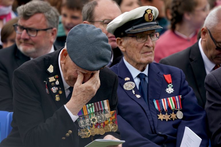 Weterani oddają hołd zaginionym towarzyszom w 79. rocznicę D-Day