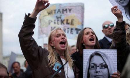 „Wszystkie kobiety w ciąży są w niebezpieczeństwie”: protesty w Polsce po śmierci przyszłej matki w szpitalu |  Globalny rozwój