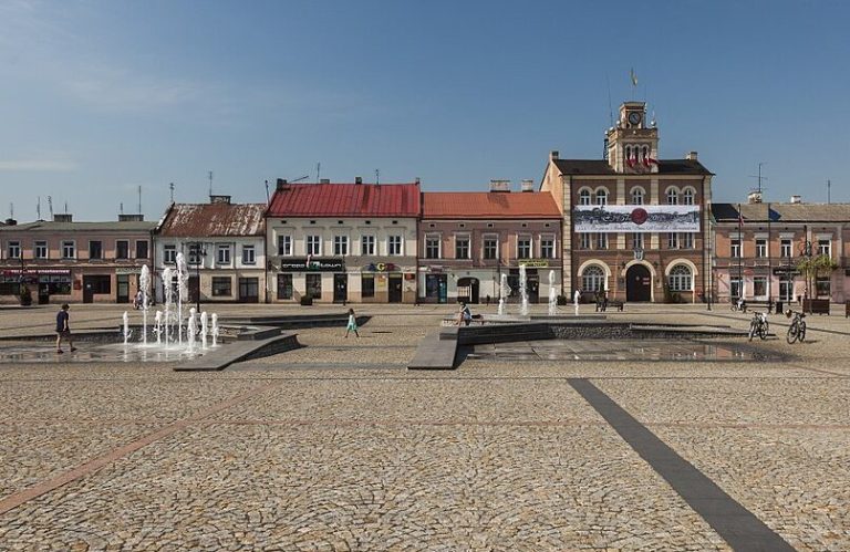 Polska uruchomi program „odbetonowywania” i ponownego zazieleniania małych miasteczek