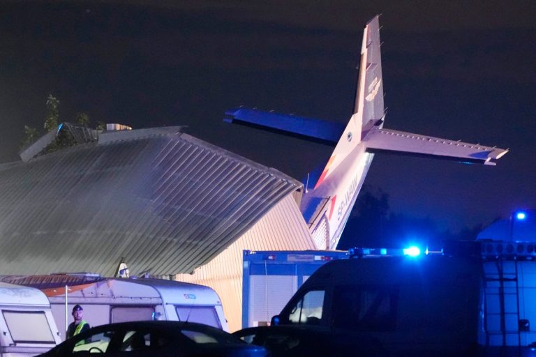 5 osób zginęło, a 5 zostało rannych w Polsce, gdy mały samolot uderzył w hangar podczas złej pogody