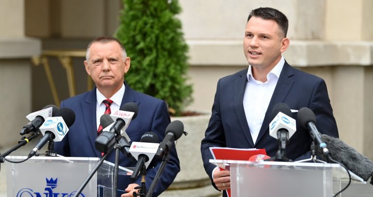 Head of Polish state audit office holds press conference with far-right leader
