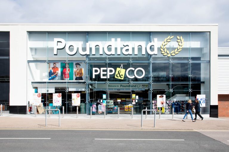 Poundland zarabia na popyt na niedrogie jedzenie i podstawowe produkty