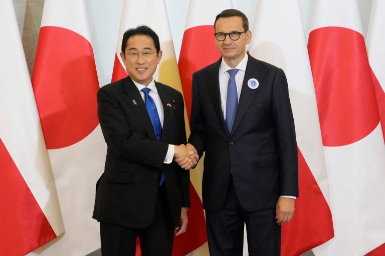 Przywódca Japonii prowadzi w Polsce rozmowy dotyczące bezpieczeństwa i biznesu w drodze na szczyt NATO