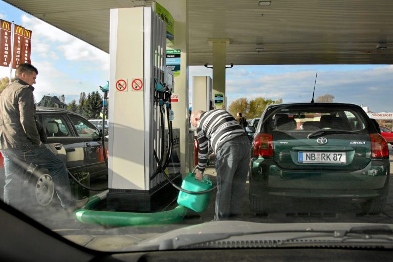 State oil giant Orlen calls on Poles not to hoard fuel amid pre-election price drop