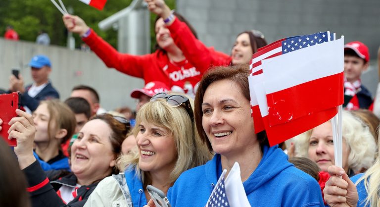 Record 608,000 register to vote abroad in Poland’s elections