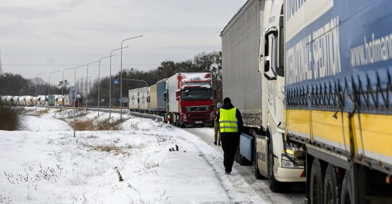 Decision to disband Ukraine border blockade overturned by Polish court