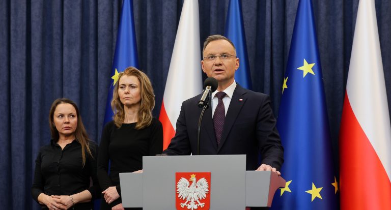 Polish president pardons jailed former government ministers