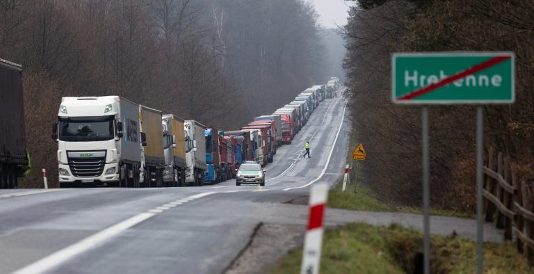Truckers suspend blockade of Ukraine border after agreement with Polish government