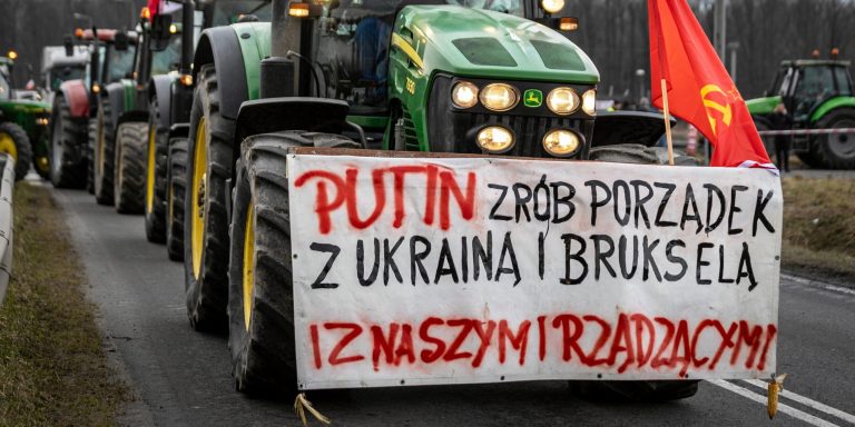 Polish farmers’ protests “possibly influenced by Russian agents”, says foreign ministry after pro-Putin banner