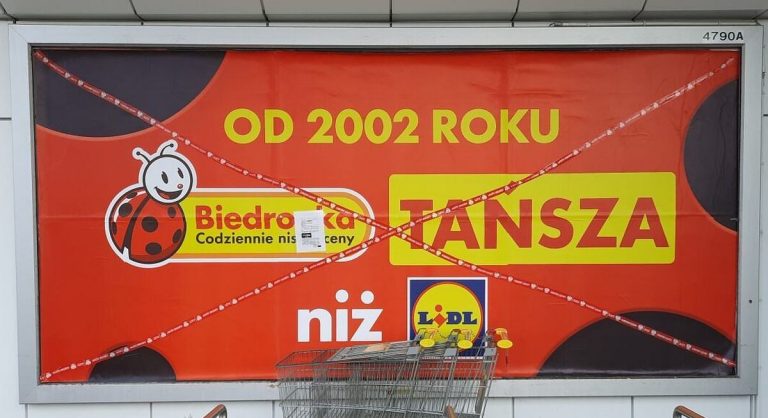 Bailiffs seize adverts amid bitter price war between Poland’s largest supermarkets