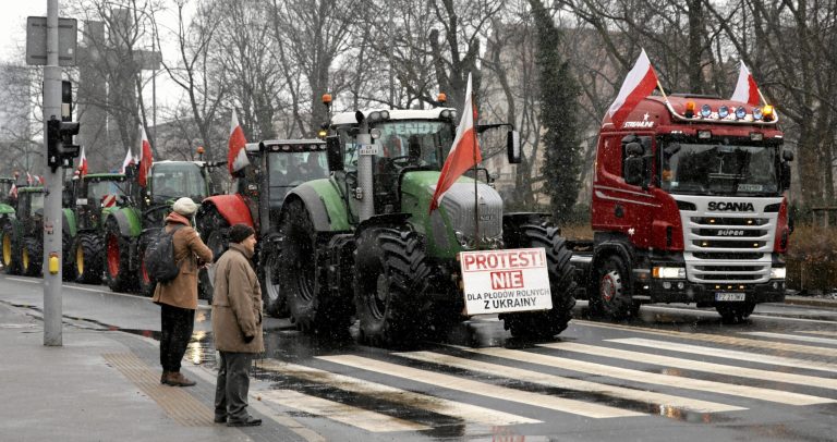 Polish farmers launch 30-day protest, blocking roads and Ukraine border crossings