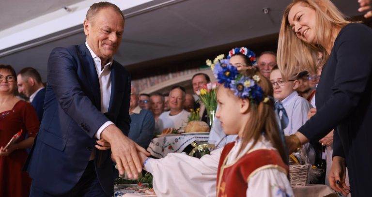 Tusk announces expansion of previous government’s child-benefit payments