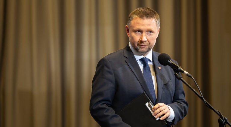 Polish minister threatens to sue those accusing him of giving speech drunk
