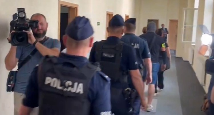 Standoff at Polish judicial council as police and prosecutors enter seeking to secure documentation