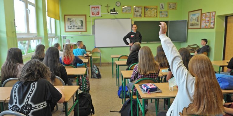 Opposition criticises education ministry for approving Polish-German history textbook