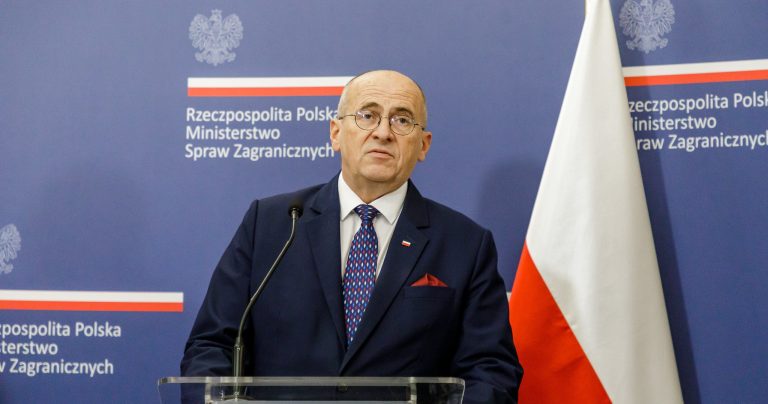 Former Polish government oversaw “unlawful, corruption-prone” visa system, finds state auditor