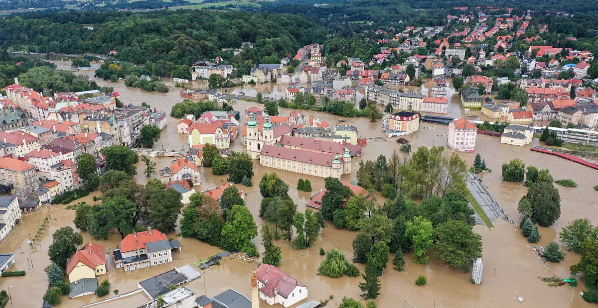 Russian accounts spreading flood disinformation in Poland to sow panic, says government