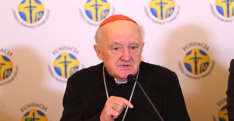 School religion classes should be compulsory for all students, says Polish cardinal