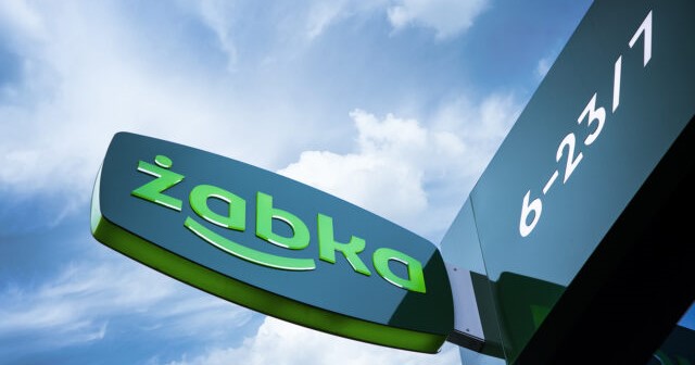 Polish convenience store giant Żabka makes stock market debut, valuing firm at €5 billion